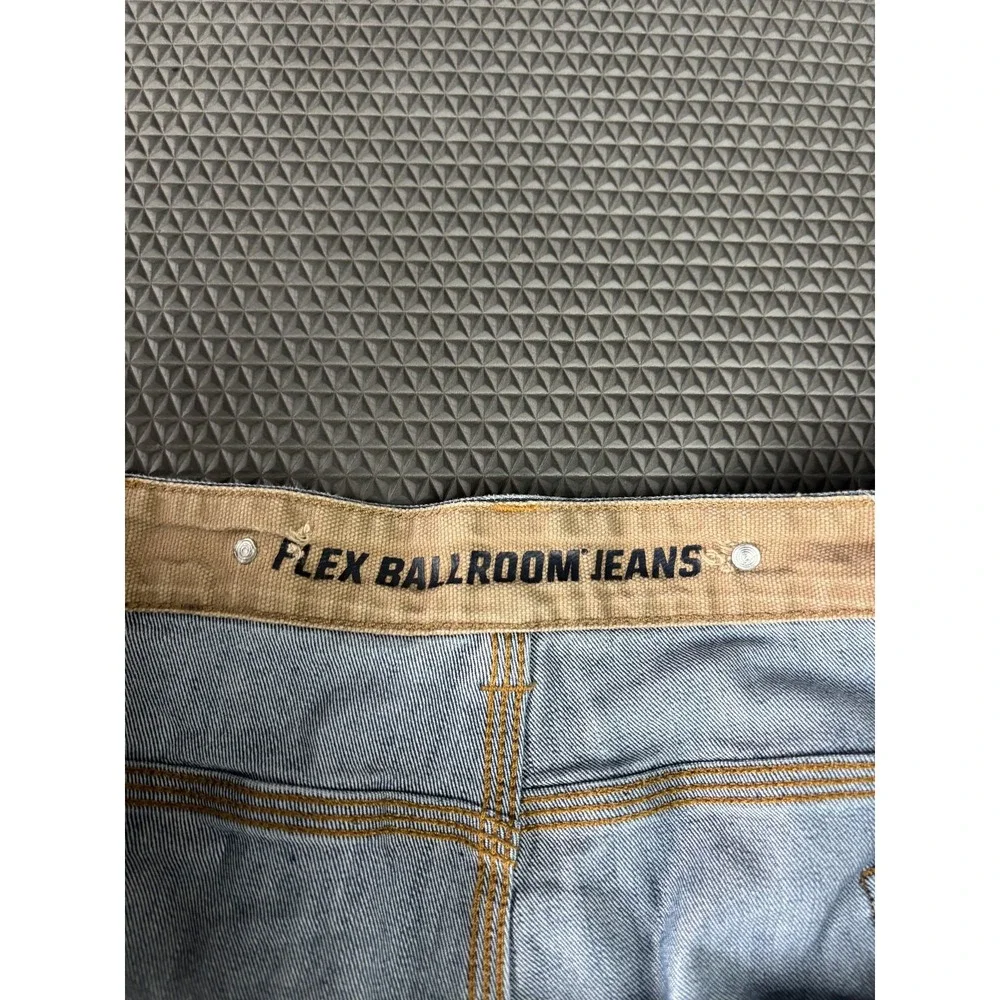 Duluth Trading Co Men's Flex Ballroom Denim Carpenter Shorts Size 46 Light Wash
